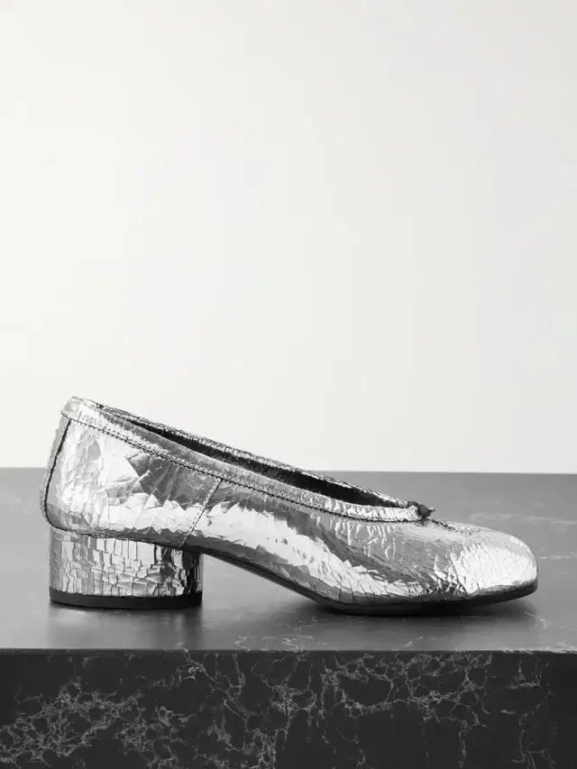Tabi Ballerina Split-toe Metallic Cracked-leather Pumps