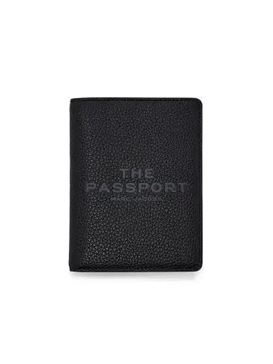 Marc Jacobs Women's The Leather Passport Case - Black | Thumbnail 1 Marc Jacobs Women's The Leather Passport Case - Black | Thumbnail 1