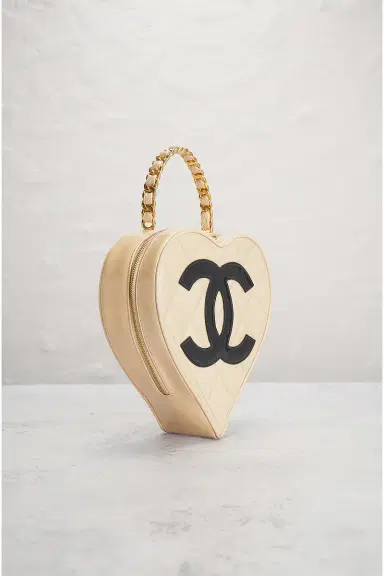 Chanel Chanel 1994 Patent Heart Vanity Bag | Thumbnail 4