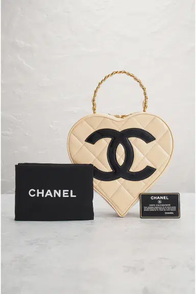 Chanel Chanel 1994 Patent Heart Vanity Bag | Thumbnail 10