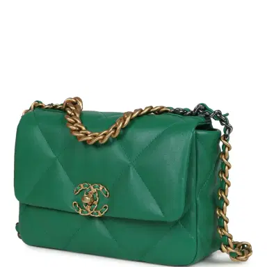 Chanel Chanel Medium 19 Flap Green Shiny Lambskin Mixed Metal Hardware | Thumbnail 5 Chanel Chanel Medium 19 Flap Green Shiny Lambskin Mixed Metal Hardware | Thumbnail 5