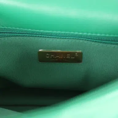 Chanel Chanel Medium 19 Flap Green Shiny Lambskin Mixed Metal Hardware | Thumbnail 9 Chanel Chanel Medium 19 Flap Green Shiny Lambskin Mixed Metal Hardware | Thumbnail 9