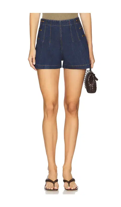 Chleo Short