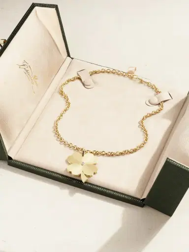 Marie Lichtenberg Jumbo Clover 18-karat Gold Diamond Necklace | Thumbnail 6 Marie Lichtenberg Jumbo Clover 18-karat Gold Diamond Necklace | Thumbnail 6