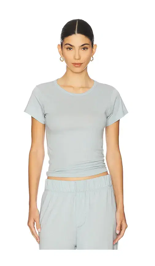 Fitted Crewneck Short Sleeve T-Shirt Fitted Crewneck Short Sleeve T-Shirt