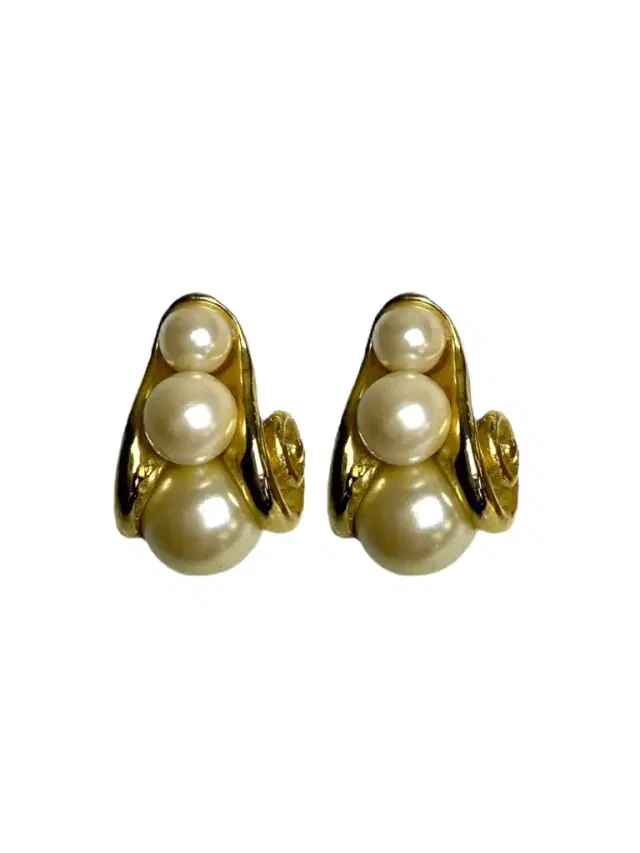 Jen Wonders Studio Pearl Earrings