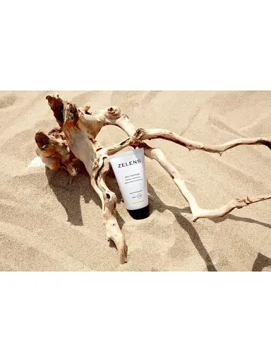 Zelens Women's Daily Defence Mineral Sunscreen SPF 30 | Thumbnail 3 Zelens Women's Daily Defence Mineral Sunscreen SPF 30 | Thumbnail 3