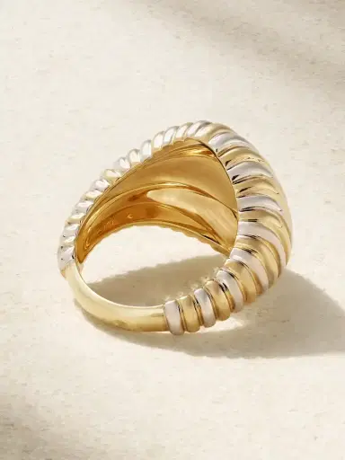 Yvonne Léon Chevalière Berlingot 9-karat Yellow And White Gold Diamond Signet Ring | Thumbnail 3