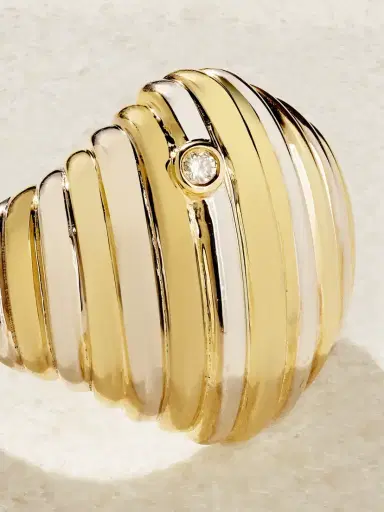 Yvonne Léon Chevalière Berlingot 9-karat Yellow And White Gold Diamond Signet Ring | Thumbnail 4