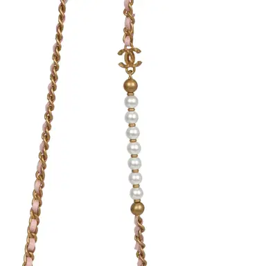 Chanel Chanel Small CC Vanity Case Light Pink Caviar Faux Pearls Brushed Gold Hardware | Thumbnail 8 Chanel Chanel Small CC Vanity Case Light Pink Caviar Faux Pearls Brushed Gold Hardware | Thumbnail 8