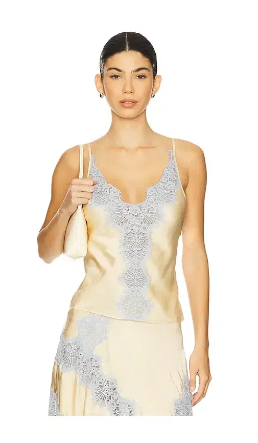 L'Academie Lay Cami