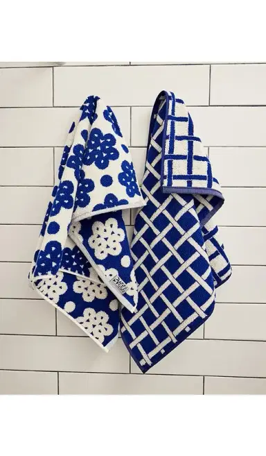 Dusen Dusen Raspberry Hand Towel | Thumbnail 2
