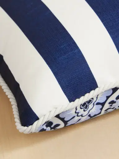 La DoubleJ Printed Woven Cushion | Thumbnail 3