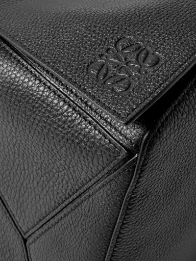 Loewe Puzzle Edge Large Logo-Debossed Full-Grain Leather Messenger Bag - Men | Thumbnail 4 Loewe Puzzle Edge Large Logo-Debossed Full-Grain Leather Messenger Bag - Men | Thumbnail 4