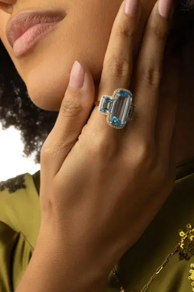 GOSHWARA Blue Topaz Three Stone Gossip Ring | Thumbnail 5