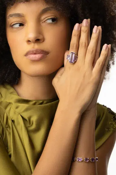 GOSHWARA Lavender Amethyst Three Stone Gossip Ring | Thumbnail 2 GOSHWARA Lavender Amethyst Three Stone Gossip Ring | Thumbnail 2