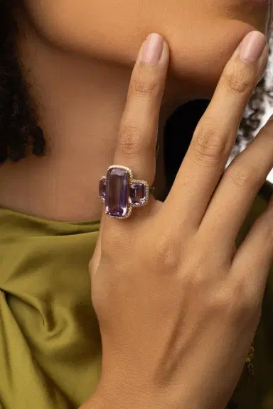 GOSHWARA Lavender Amethyst Three Stone Gossip Ring | Thumbnail 4 GOSHWARA Lavender Amethyst Three Stone Gossip Ring | Thumbnail 4