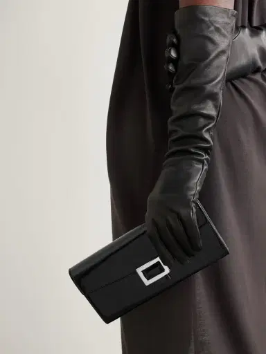 Roger Vivier Belle Vivier Buckled Patent-leather Clutch | Thumbnail 2 Roger Vivier Belle Vivier Buckled Patent-leather Clutch | Thumbnail 2