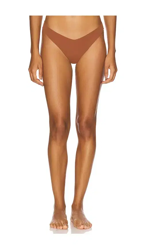 Journelle Estelle Thong