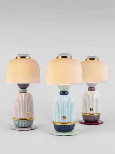 Lladro Kokeshi Porcelain Lamp | Thumbnail 3