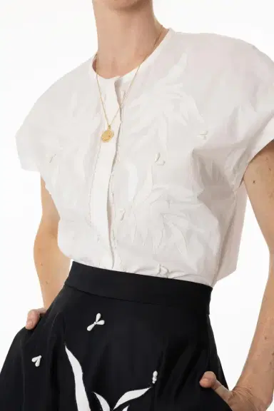 MANTU Embroidered Cropped Shirt | Thumbnail 2