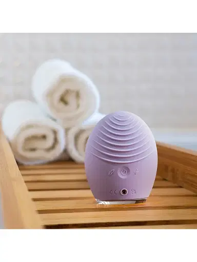 Foreo Women's Luna 4 Facial Cleansing & Firming Device For Sensitive Skin | Thumbnail 6