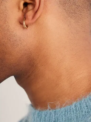 KOLOURS JEWELRY Fortis Medium Gold Diamond Single Hoop Earring - Men | Thumbnail 2