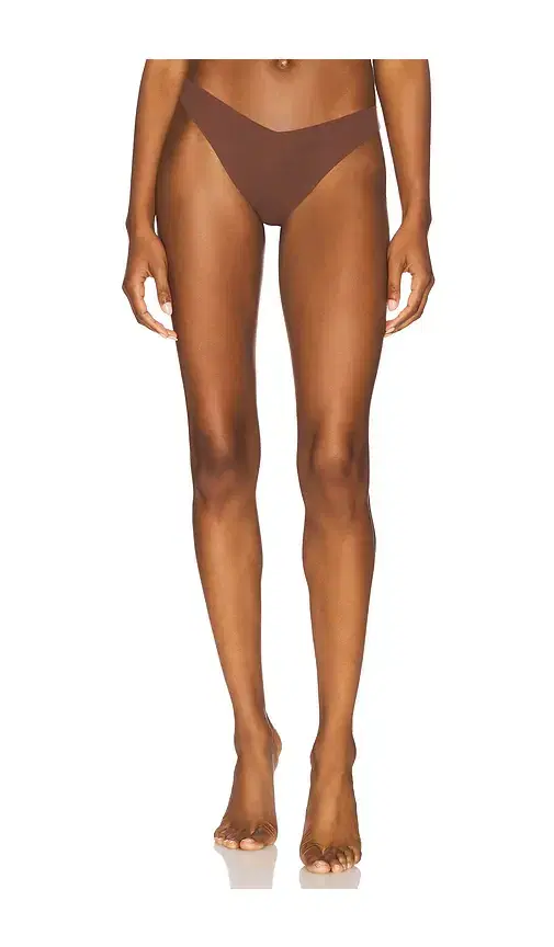 Journelle Estelle Thong