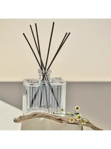 NEST New York Driftwood & Chamomile Reed Diffuser | Thumbnail 3