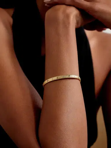 De Beers London Talisman 18-karat Gold Diamond Bangle | Thumbnail 2