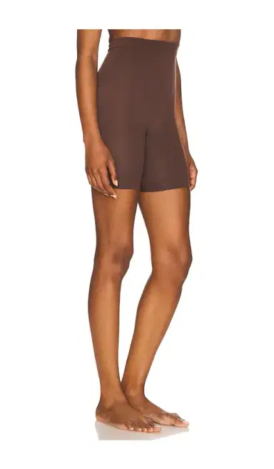 Skims Seamless Sculpt Mid Thigh Short | Thumbnail 2 Skims Seamless Sculpt Mid Thigh Short | Thumbnail 2