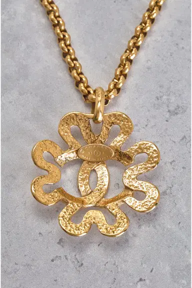 Chanel Chanel 1995 CC Clover Necklace | Thumbnail 4 Chanel Chanel 1995 CC Clover Necklace | Thumbnail 4