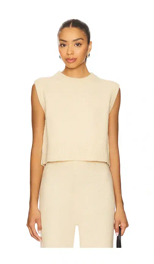 Pilar Vest