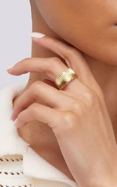 Almasika 18K Yellow Gold Universum Band Ring | Thumbnail 3