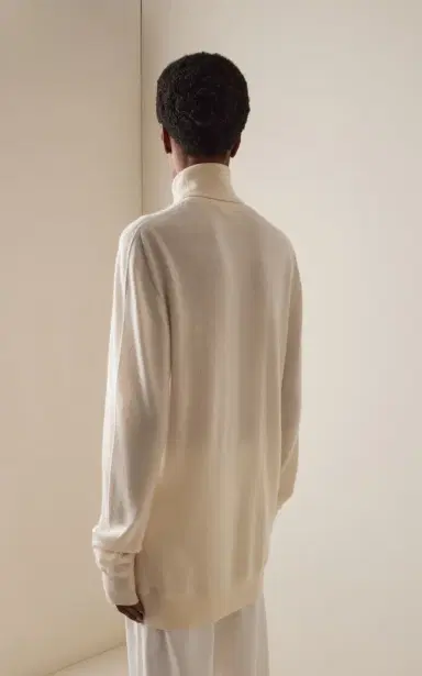 The Row Lizzy Fine-Knit Cashmere Sweater | Thumbnail 4 The Row Lizzy Fine-Knit Cashmere Sweater | Thumbnail 4