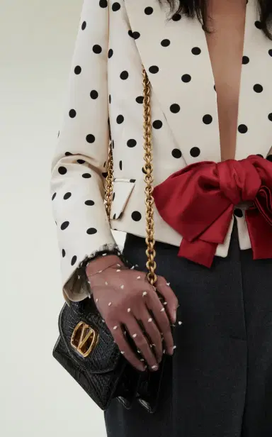 Valentino Garavani Ruched Lace Gloves | Thumbnail 2