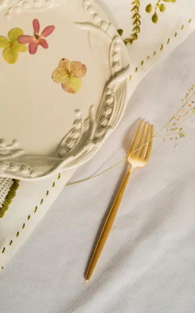 Moda Domus Set of 6 Lily of the Valley Ceramic Dinner Plates - White | Thumbnail 2