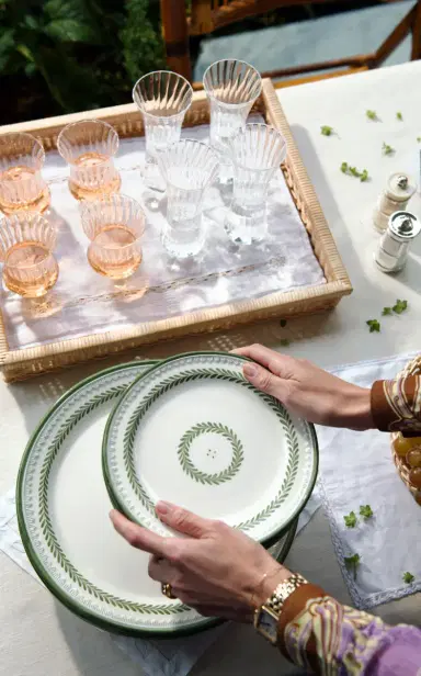 Moda Domus Set-of-Two Leaf-Painted Creamware Dinner Plates - Green | Thumbnail 2 Moda Domus Set-of-Two Leaf-Painted Creamware Dinner Plates - Green | Thumbnail 2