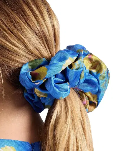 La DoubleJ Women's Giga Scrunchie | Thumbnail 3