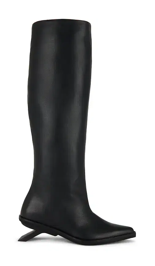 Nora Lozza Bombero Boot