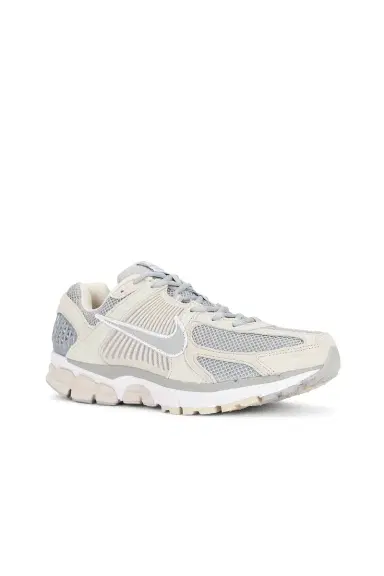Nike Zoom Vomero 5 | Thumbnail 4