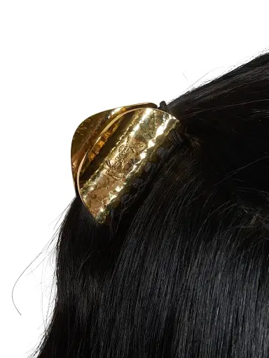 Saint Laurent Women's Cassandre Claw Clip in Hammered Metal | Thumbnail 5 Saint Laurent Women's Cassandre Claw Clip in Hammered Metal | Thumbnail 5