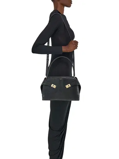 FERRAGAMO Women's Hug Leather Shoulder Bag - Nero | Thumbnail 3