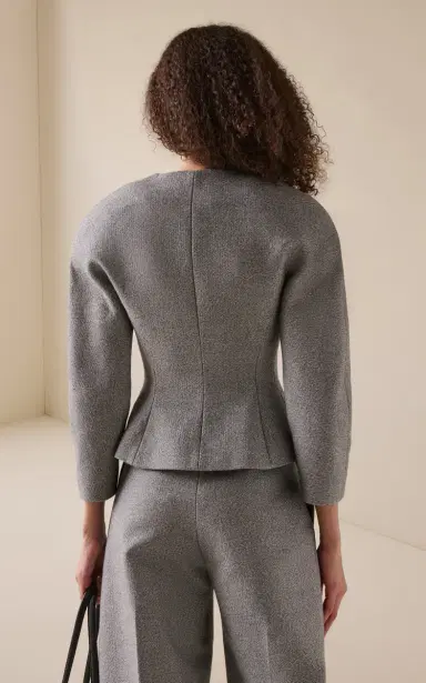 Jacquemus Ovalo Crepe Petite Jacket | Thumbnail 4 Jacquemus Ovalo Crepe Petite Jacket | Thumbnail 4