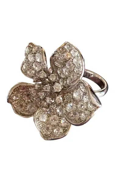STEFERE White Diamond Flower Ring | Thumbnail 4