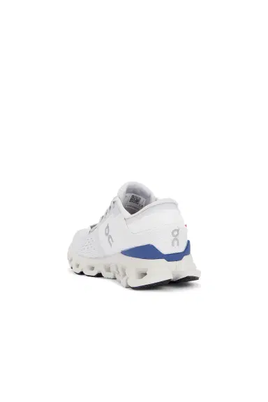 ON Cloud X 4 Sneaker | Thumbnail 3