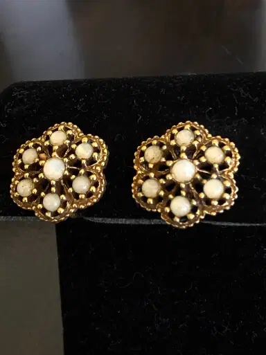Jen Wonders Studio Mother of Pearl Earrings | Thumbnail 4