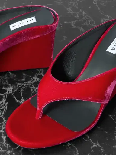 Alaïa Tong 75 Velvet Wedge Sandals | Thumbnail 4
