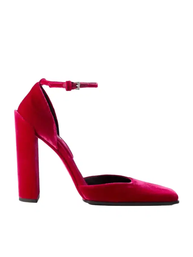 90 Velvet Pumps
