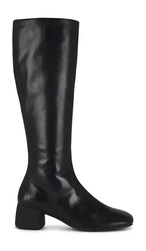 Livia Boots